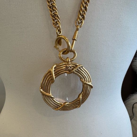 Chanel Vintage Magnifying Glass Necklace in Goldtone - Picture 4 of 13